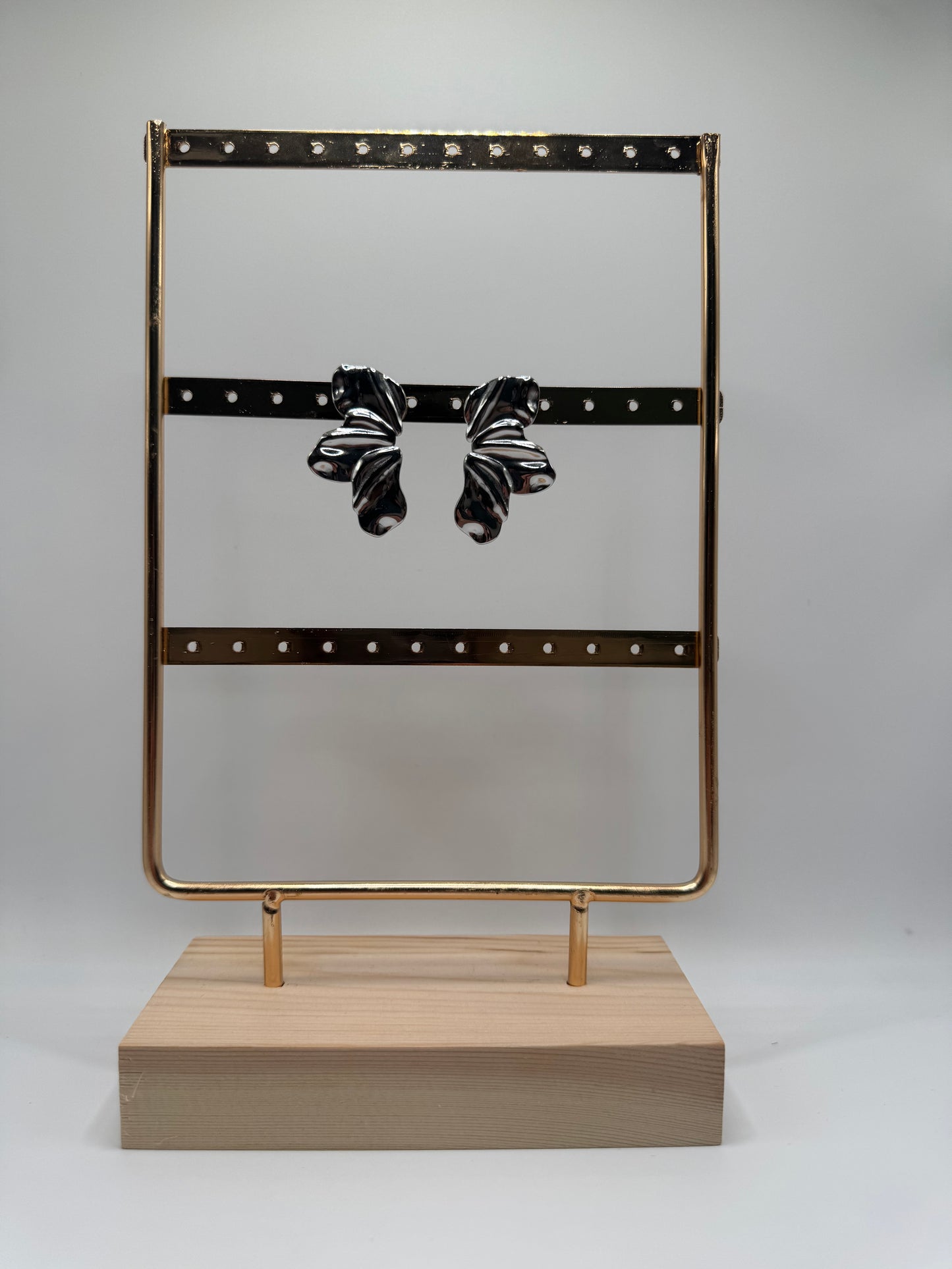 ORECCHINI META' FIORE ACCIAIO