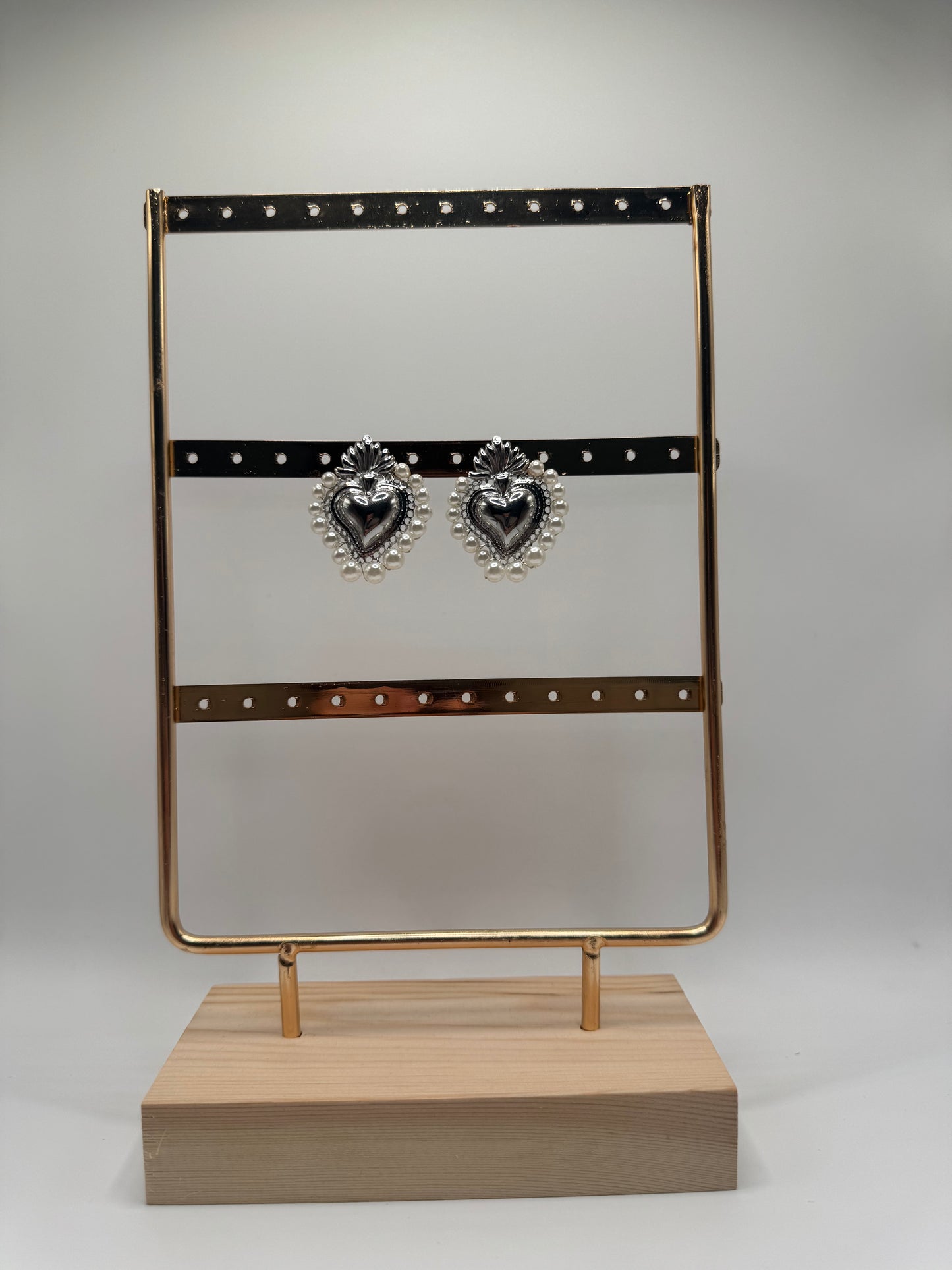 ORECCHINI GRANDI CUORE SACRO ACCIAIO CON PERLE