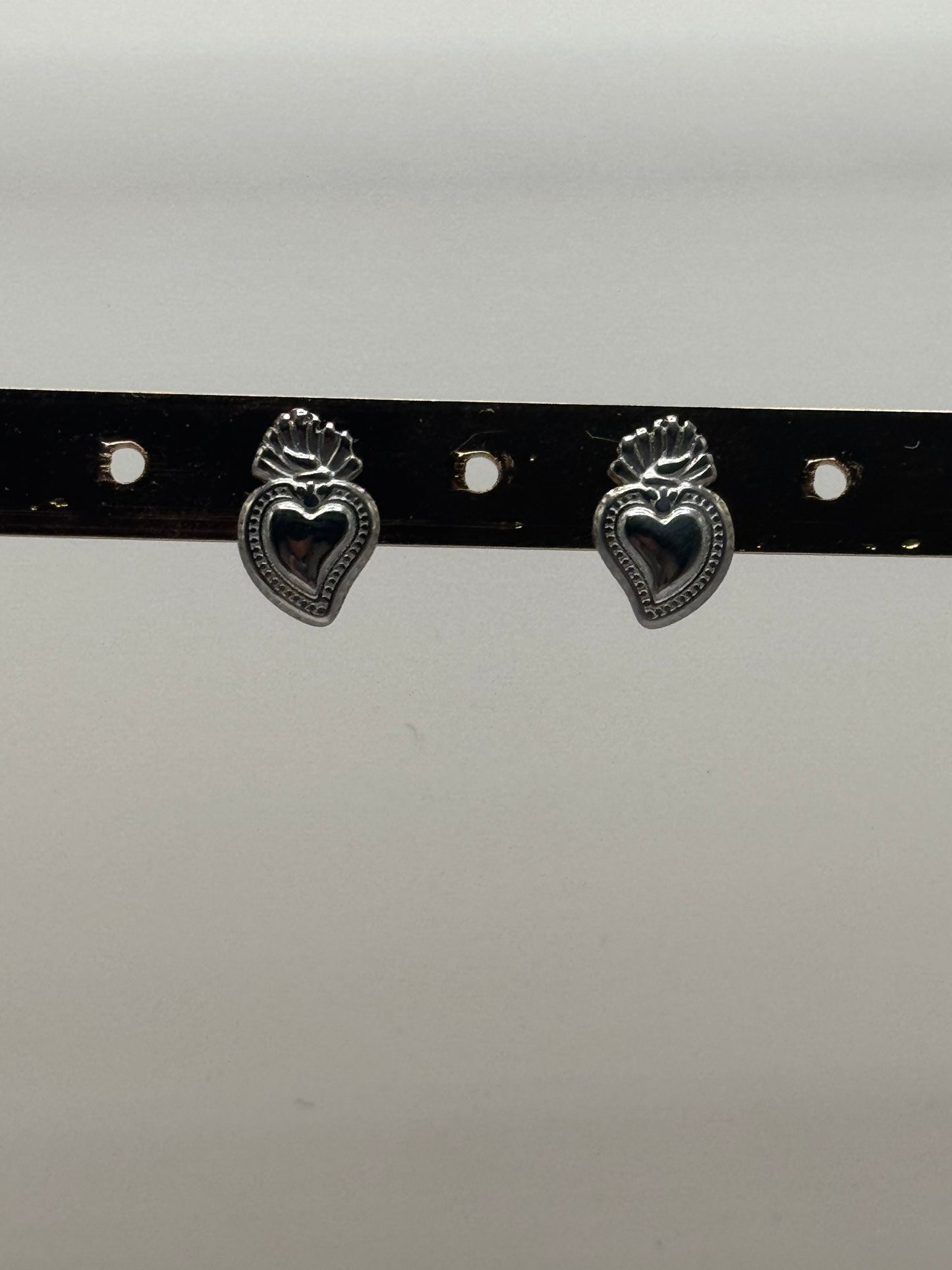 ORECCHINI PICCOLI CUORE SACRO ARGENTO