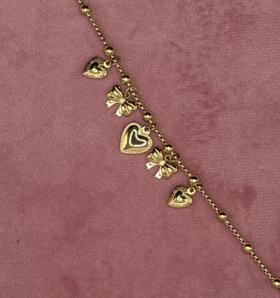 BRACCIALE CON CHARMS CUORI E FIOCCHI ORO