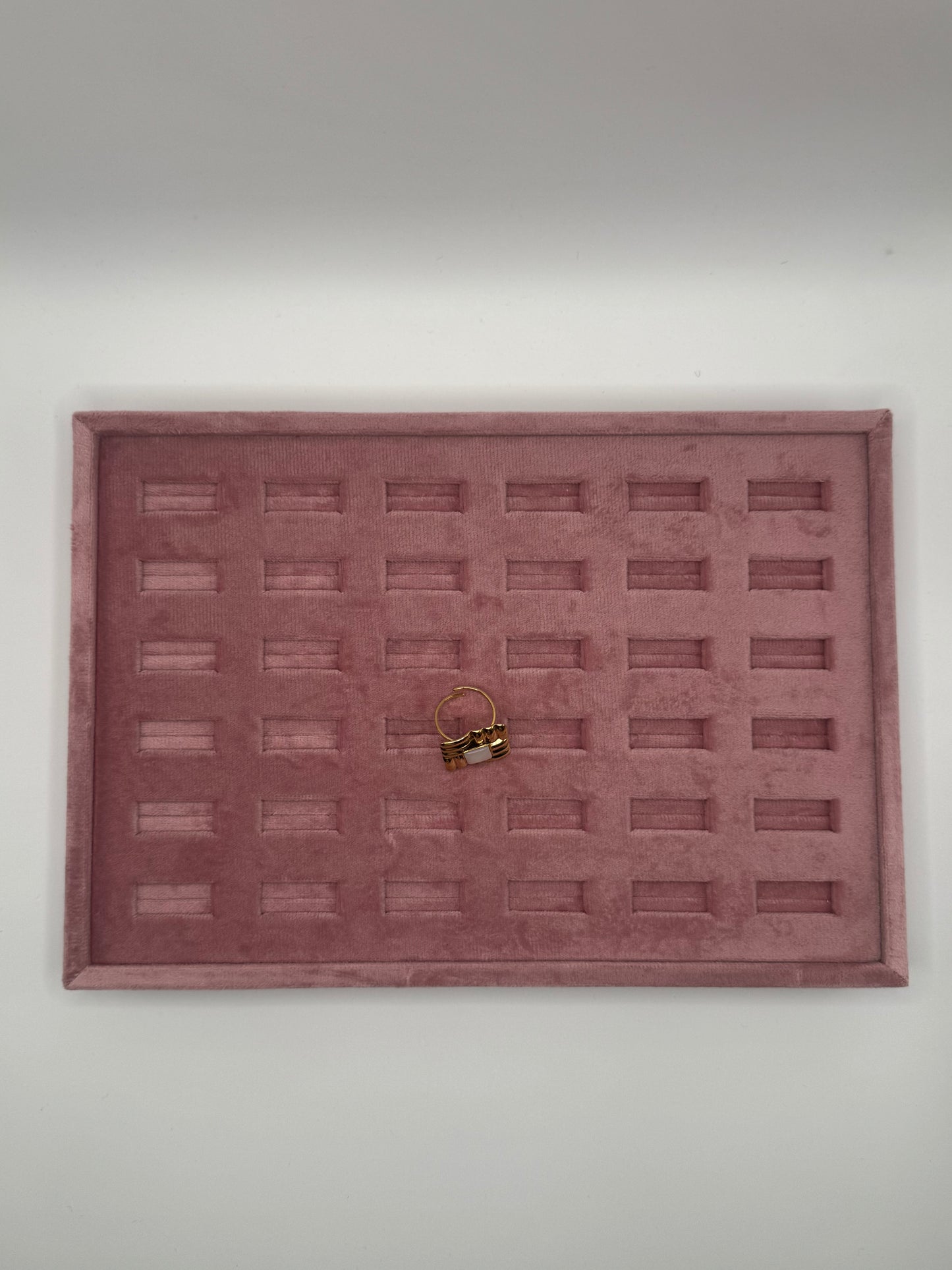 ANELLO QUADRATO CON MADRE PERLA BIANCA BASE ORO