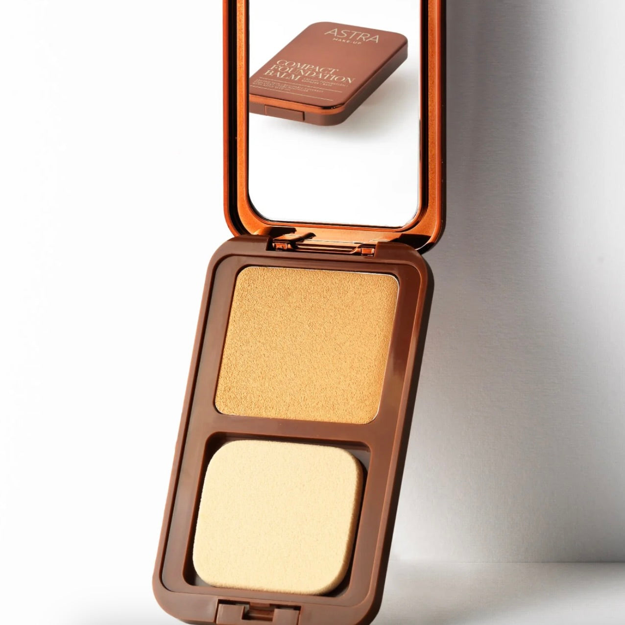 ASTRA COMPACT FOUNDATION BALM