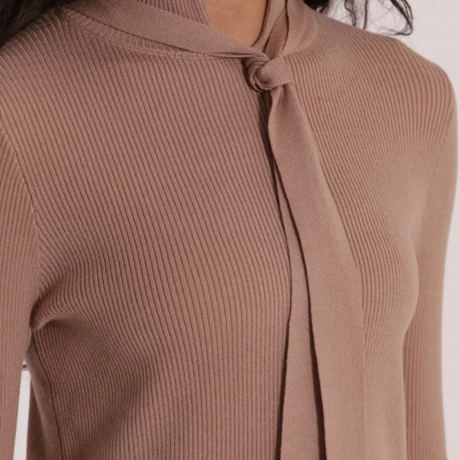 Mimì-Muà MAGLIA CON DETTAGLIO CRAVATTINO