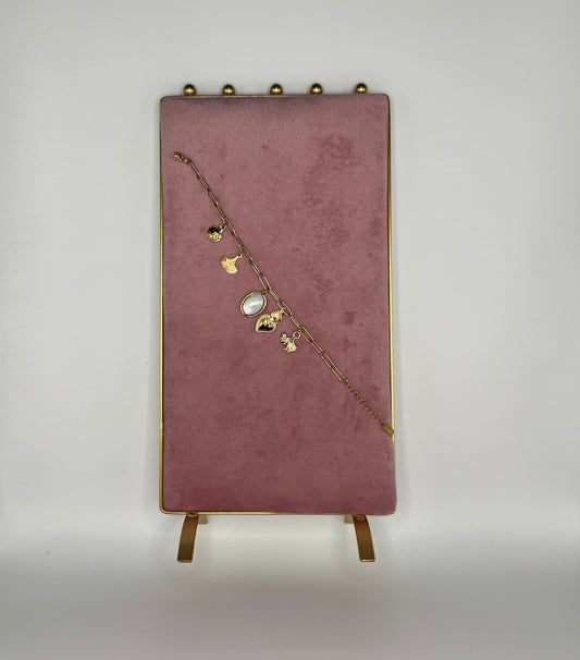 BRACCIALE CON MADRE PERLA E CHARMS ORO
