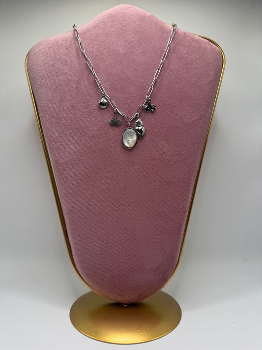 COLLANA MADRE PERLA CON CHARM ACCIAIO