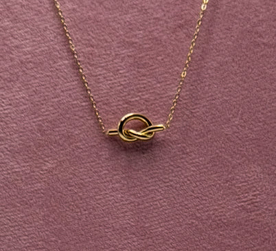 COLLANA CON NODO ORO
