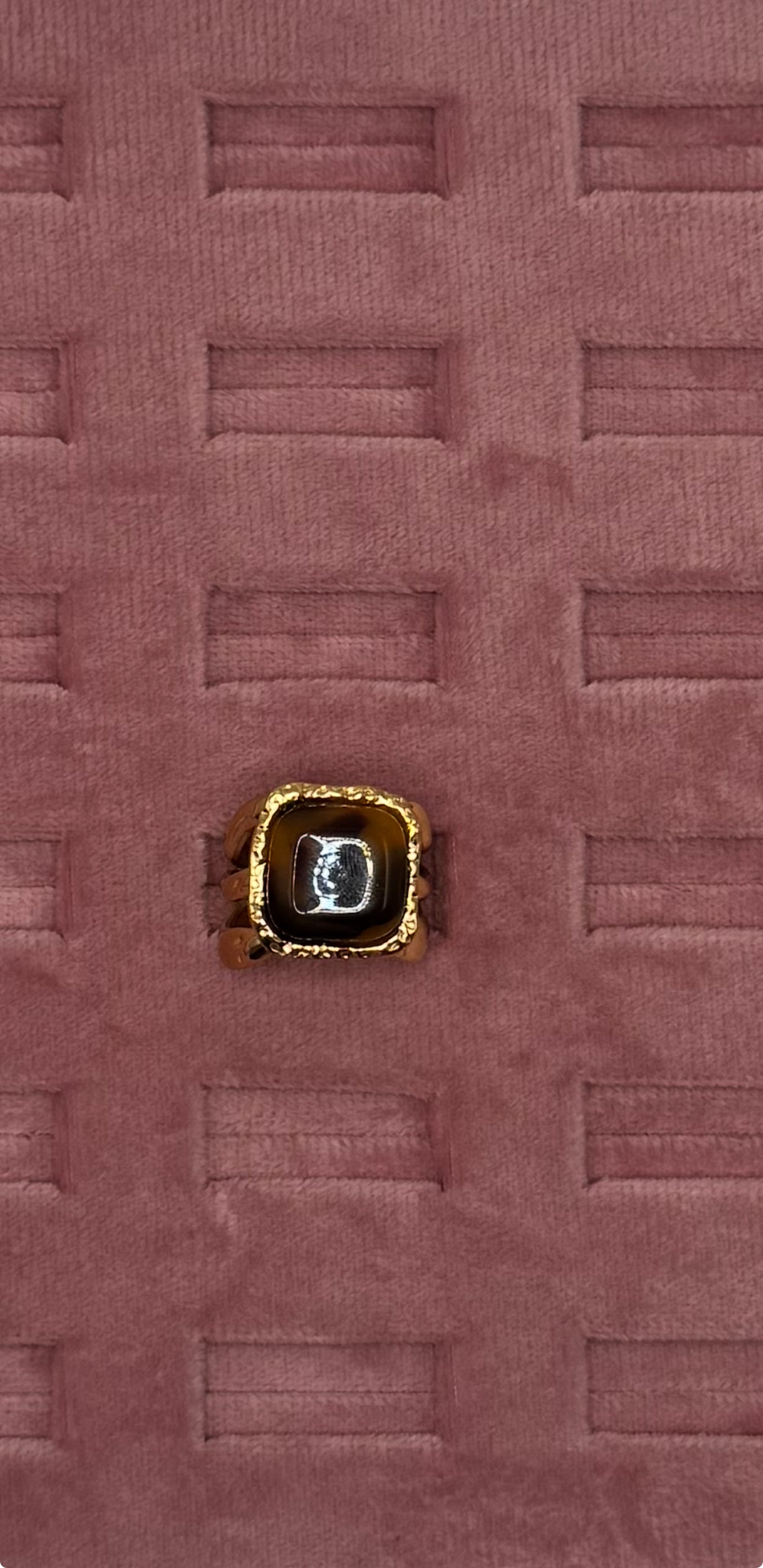 ANELLO CON FORMA QUADRATA MACULATA