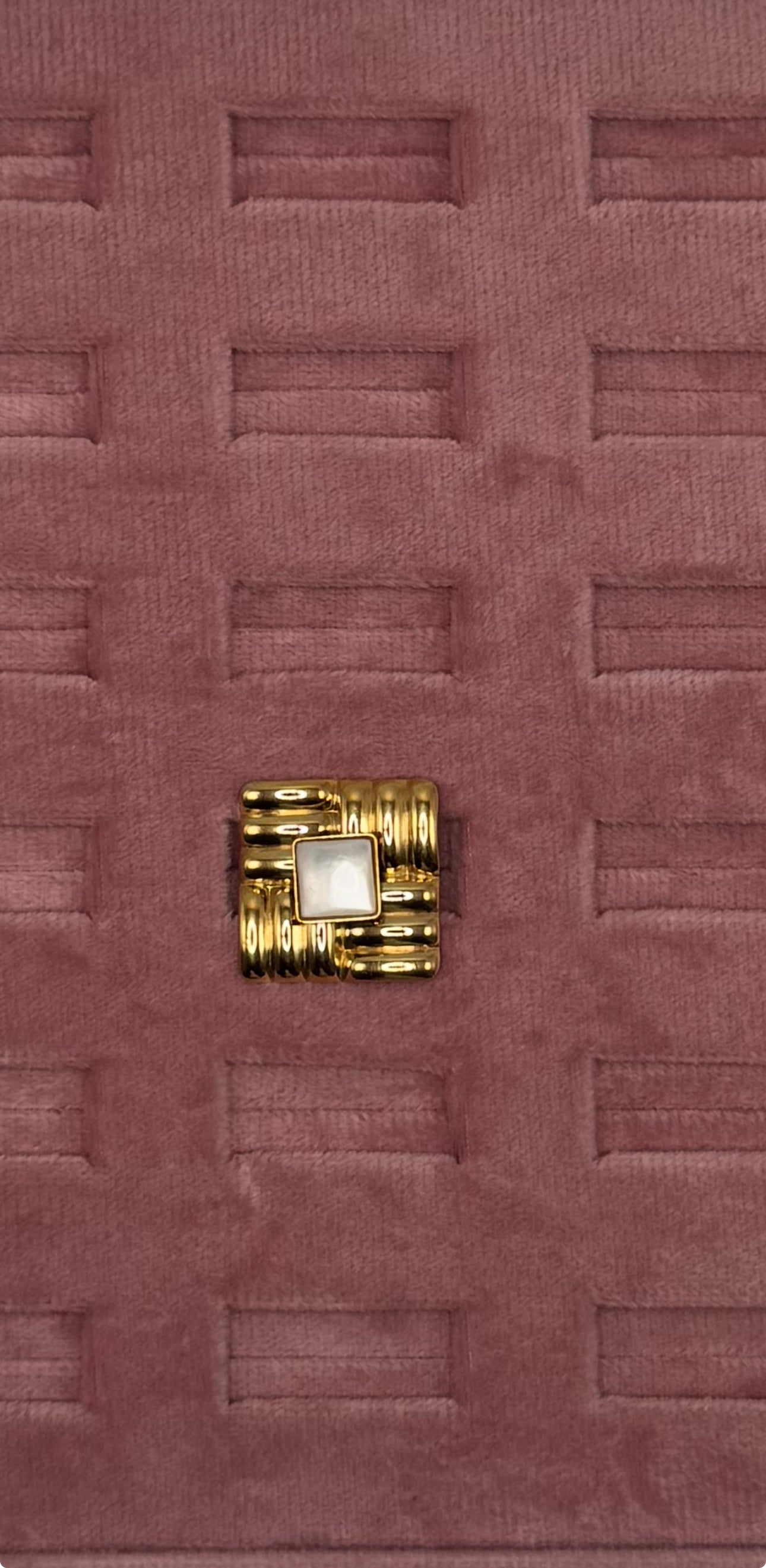 ANELLO QUADRATO CON MADRE PERLA BIANCA BASE ORO