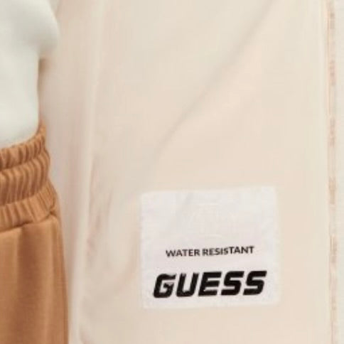 GUESS PIUMINO SFIANCATO CON LOGO IN METALLO