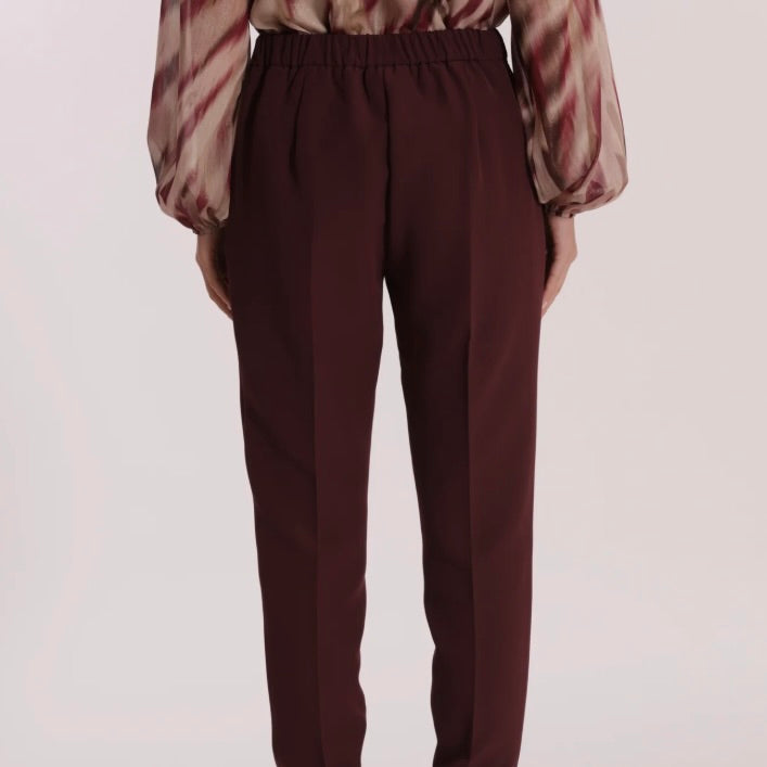 Mimì-Muà PANTALONE SIGARETTA CON ELASTICO DIETRO IN TESSUTO TECNICO