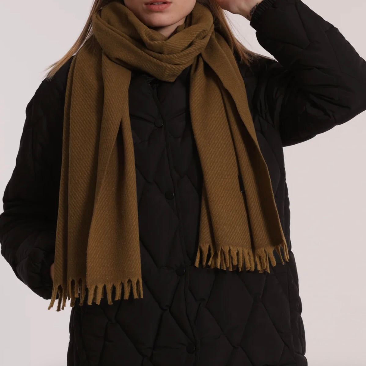Mimì-Muà SCIARPA TINTA UNITA CON FRANGE CORTE