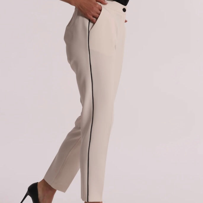 Mimì-Muà PANTALONE CON BOTTONE A CONTRASTO