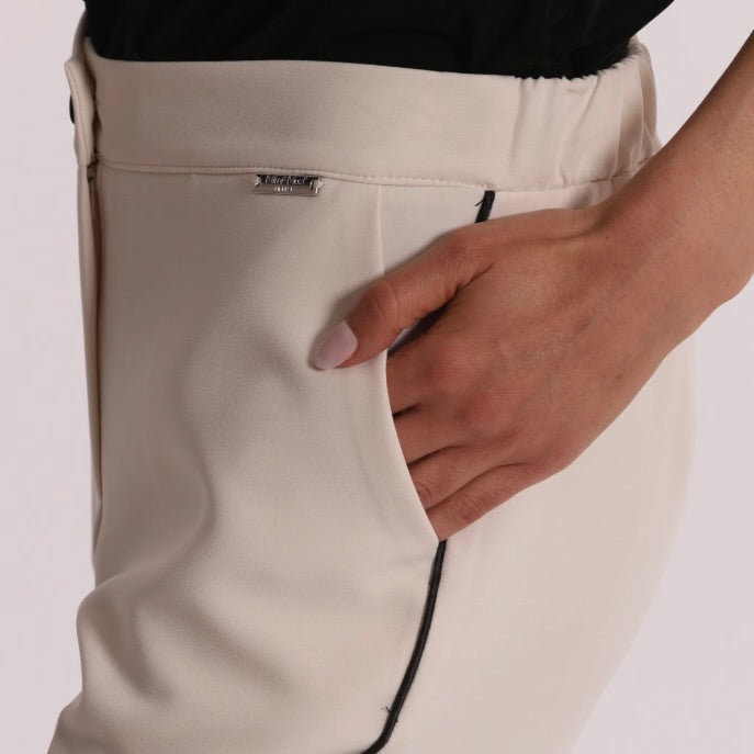 Mimì-Muà PANTALONE CON BOTTONE A CONTRASTO