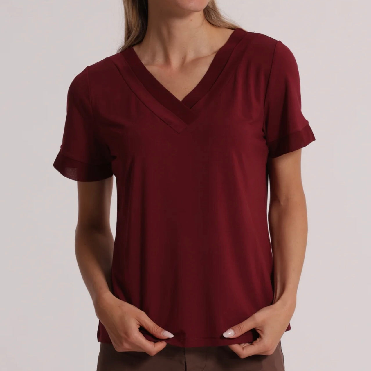 Mimì-Muà T-SHIRT SCOLLO A V CON DETTAGLI IN GEORGETTE