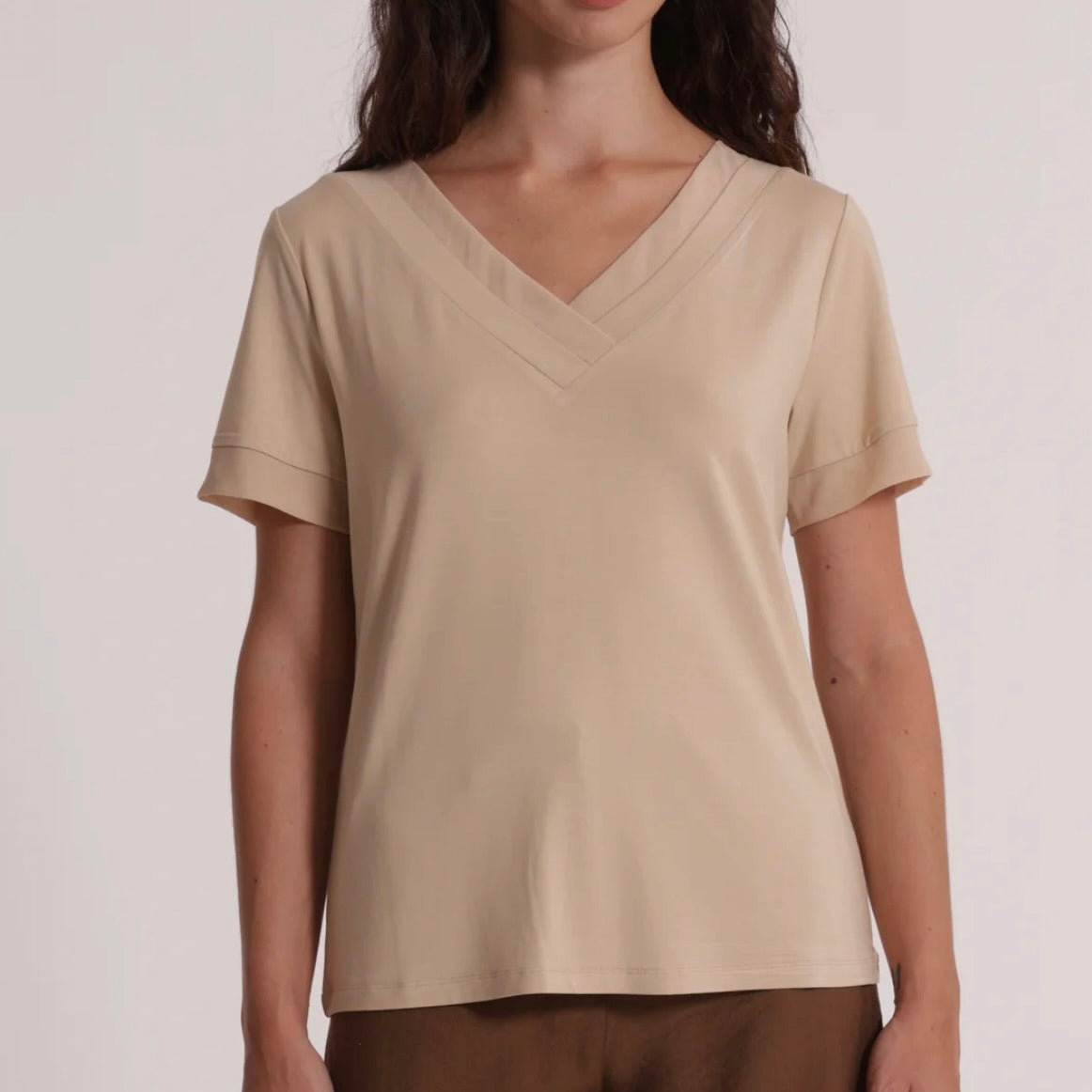 Mimì-Muà T-SHIRT SCOLLO A V CON DETTAGLI IN GEORGETTE