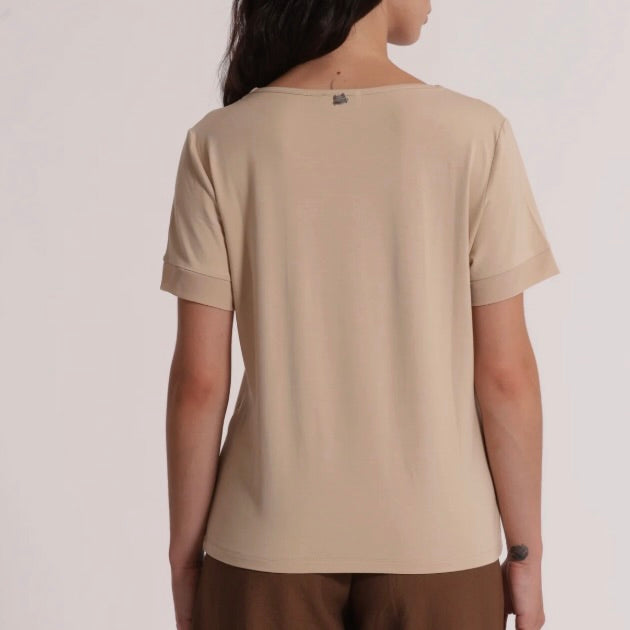Mimì-Muà T-SHIRT SCOLLO A V CON DETTAGLI IN GEORGETTE