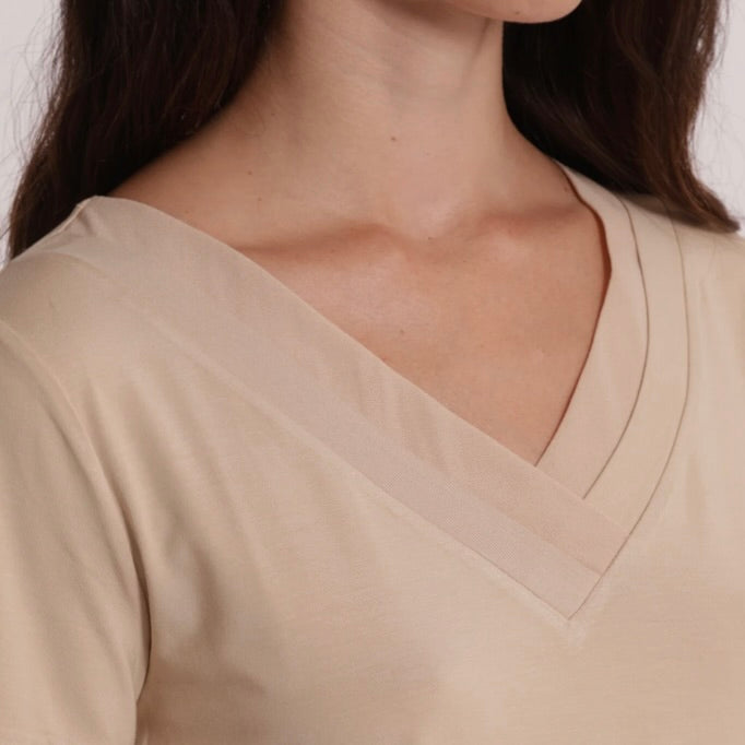 Mimì-Muà T-SHIRT SCOLLO A V CON DETTAGLI IN GEORGETTE