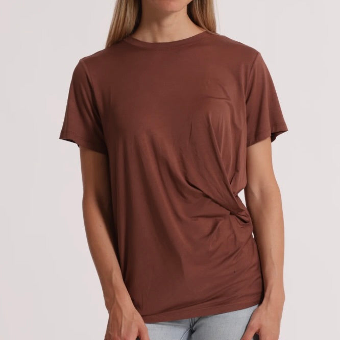 Mimì-Muà T-SHIRT MEZZE MANICHE CON ARRICCIO LATERALE