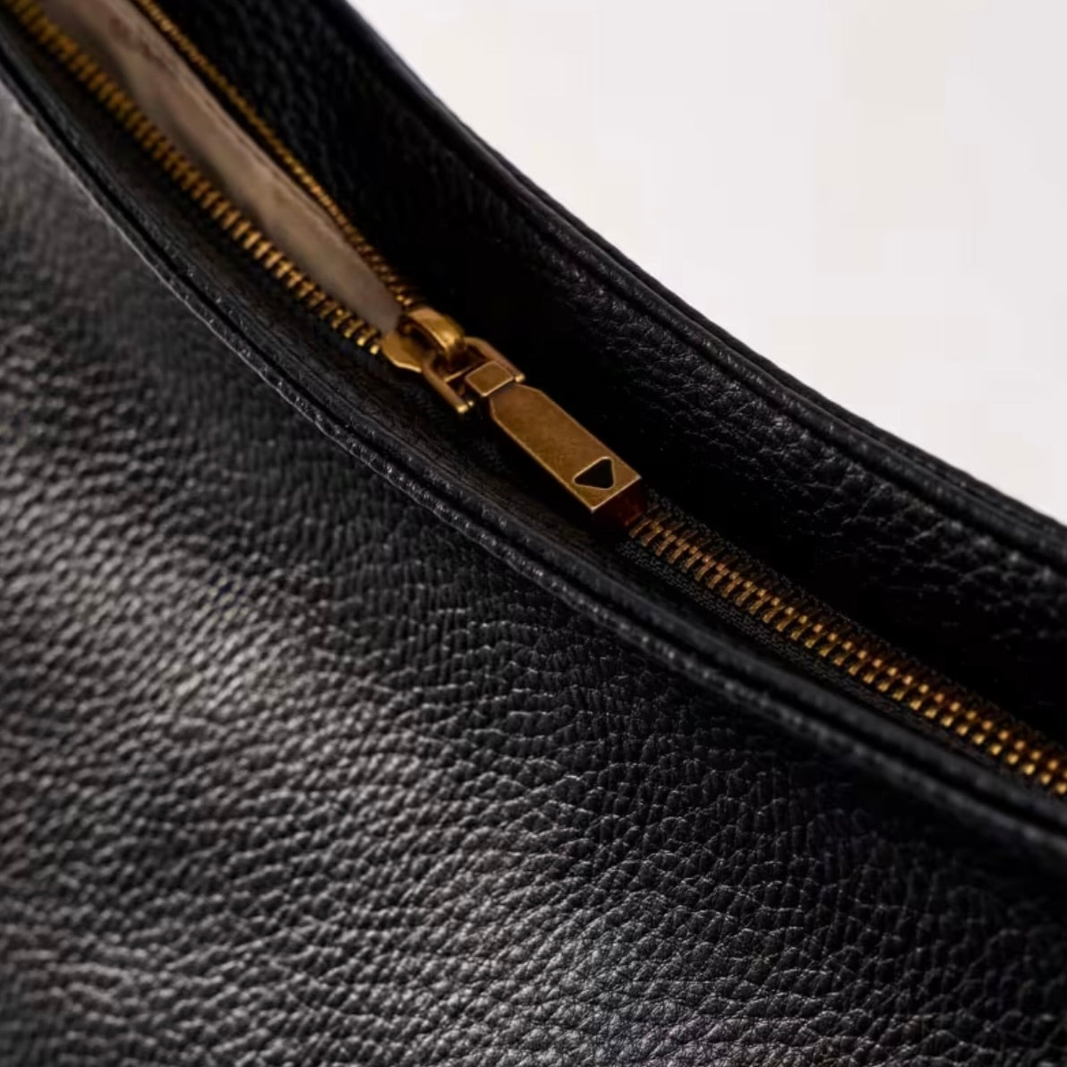 GUESS CAMDEN LARGE SHOULDER BAG